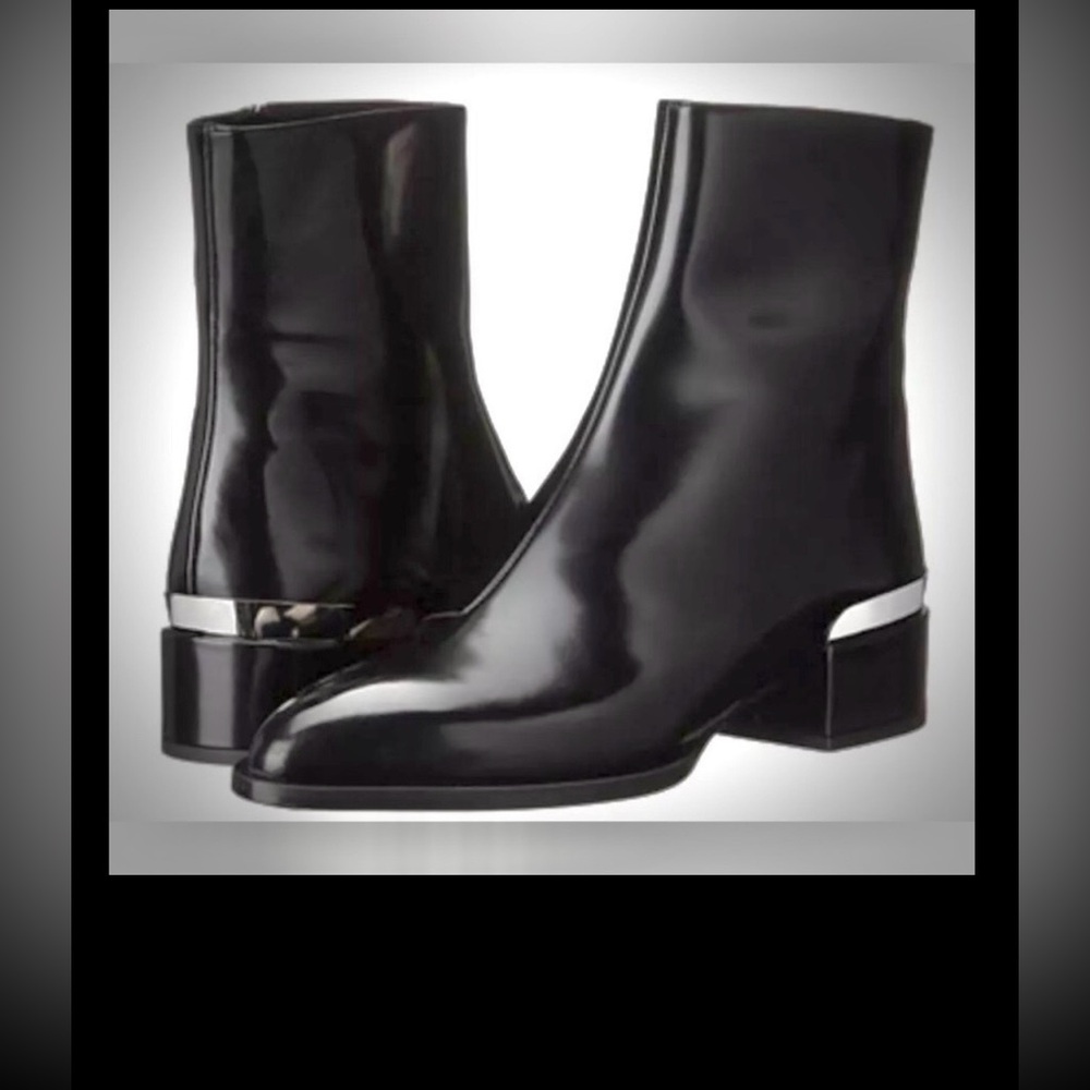 Vince Yasmin Ankle Boots Patent Leather w/ Gilt Hardware in Black Size 7.5